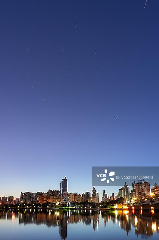 我在南湖看看星星图片素材