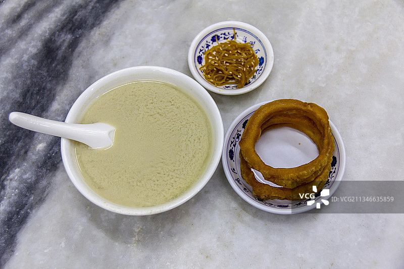 老北京小吃 豆浆和焦圈图片素材