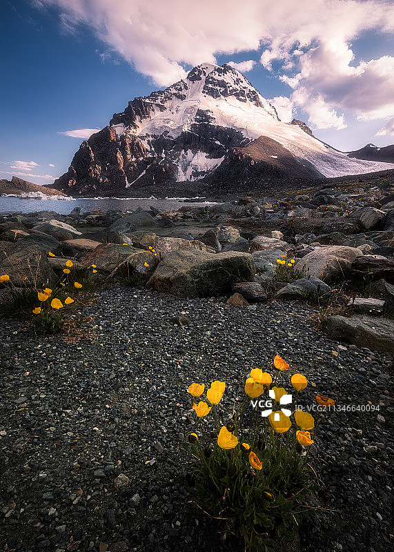 博格达小珠峰图片素材