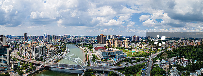 广东省江门市东华大桥城市天际线图片素材