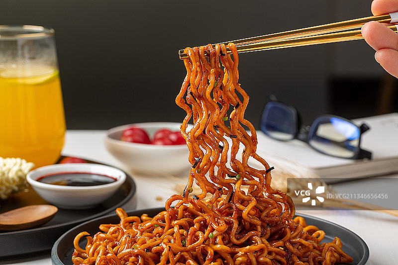 网红美食火鸡面图片素材