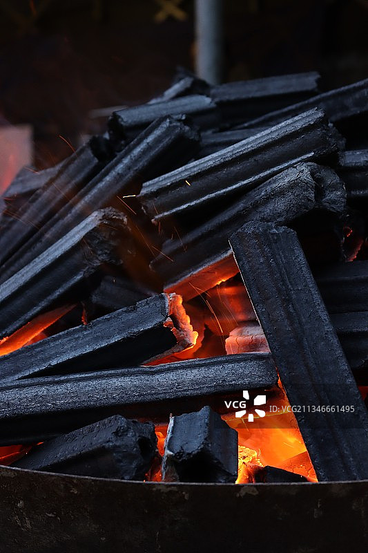 燃烧的炭火图片素材