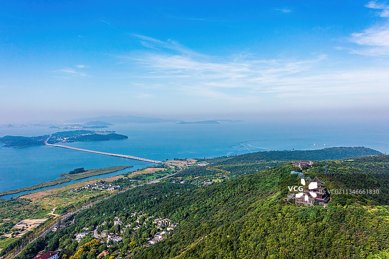 航拍苏州太湖西山，太湖大桥，太湖渔洋山风景区图片素材