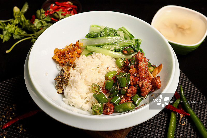 辣椒炒肉盖饭图片素材
