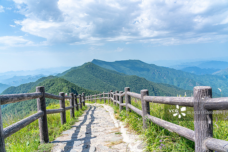山顶远方栈道观景平台图片素材