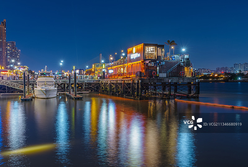 中国广州珠江太古仓夜景风光图片素材