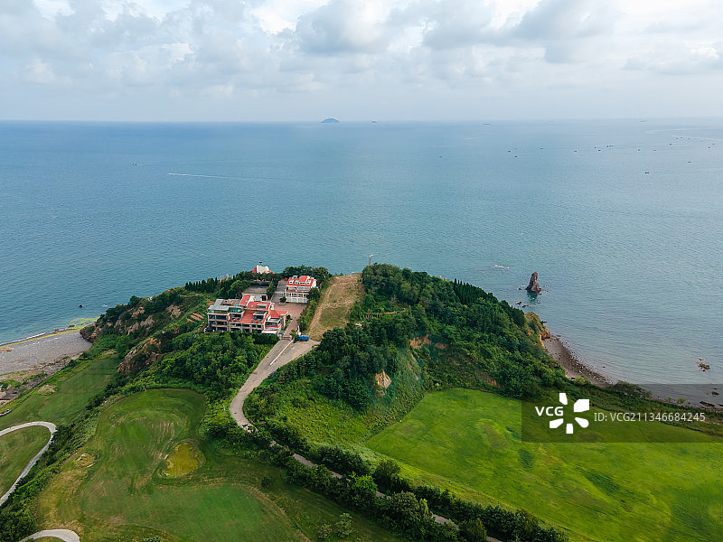 航拍青岛海岸线高尔夫球场图片素材