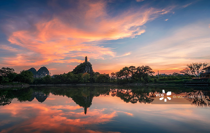 桂林塔山火烧云图片素材