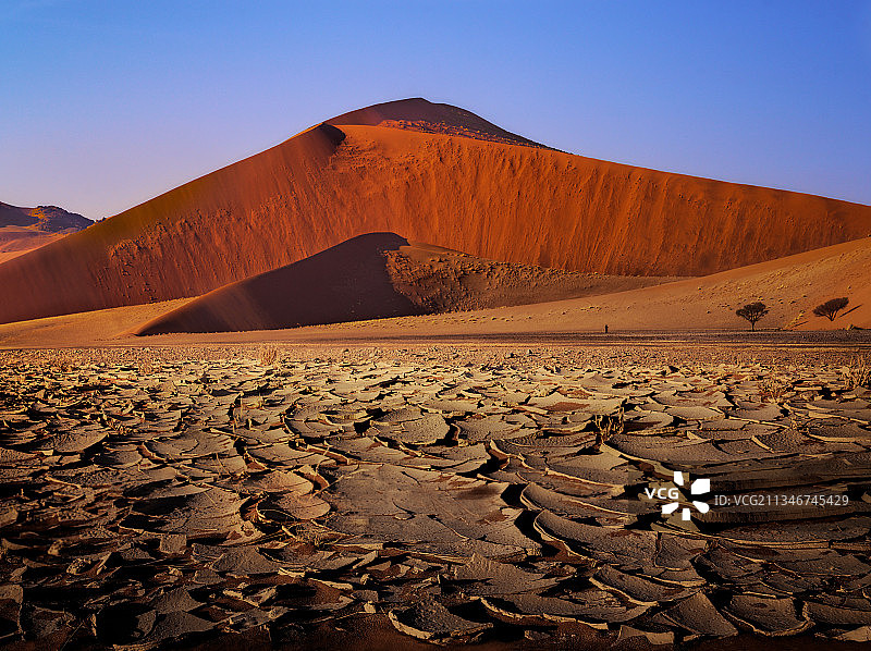 纳米比亚沙漠的晴朗天空美景图片素材