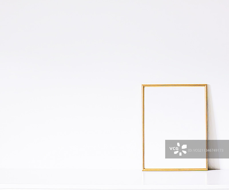 白色背景上的空白相框特写图片素材