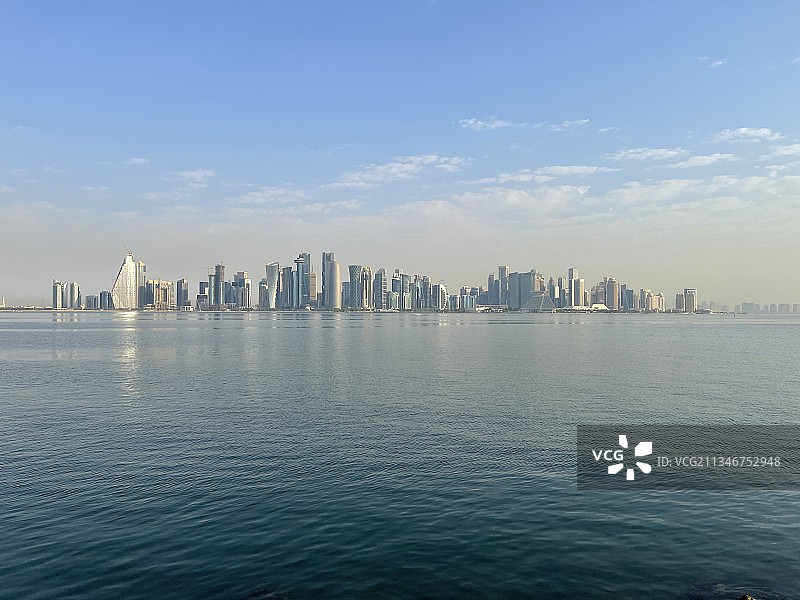 多哈海景与建筑全景，卡塔尔图片素材