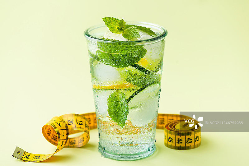 近距离的卷尺测量与卷尺在上，俄罗斯图片素材