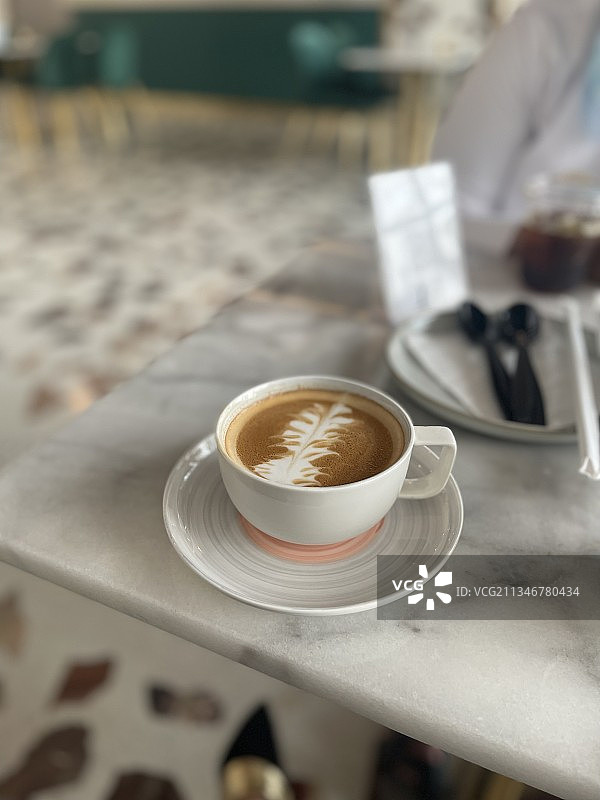 沙特阿拉伯桌上咖啡的高角度视图图片素材