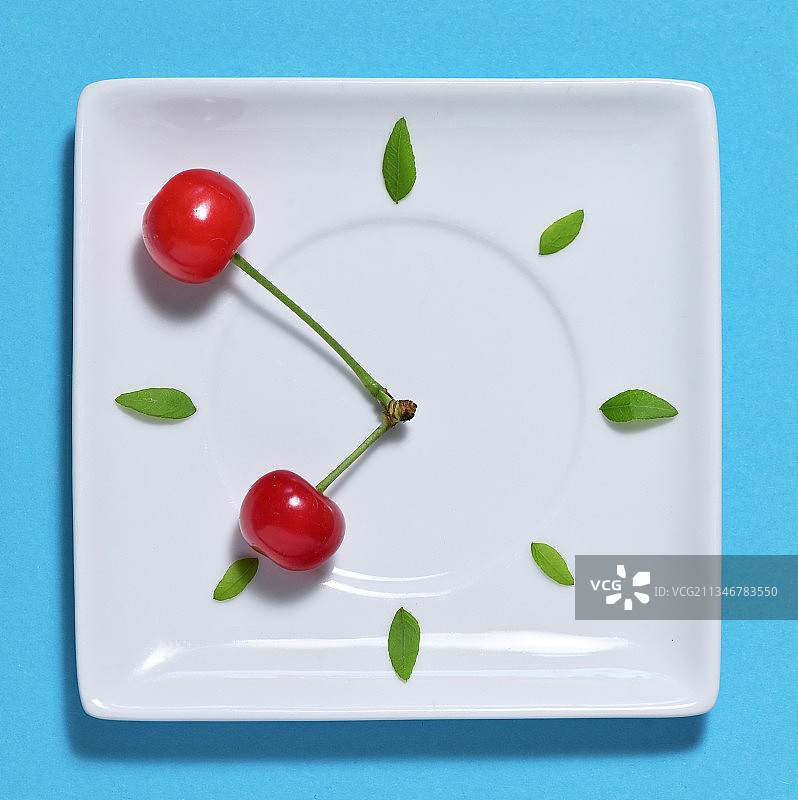 樱桃水果天然时钟概念图片素材