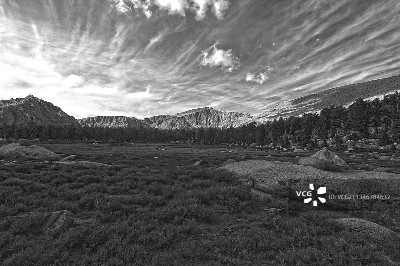 天空衬托下的风景图片素材