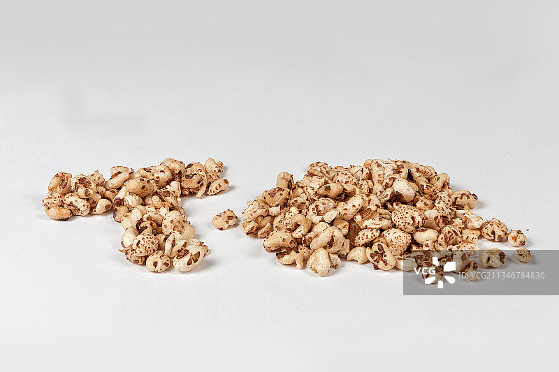 白色背景上的核桃特写，古巴图片素材