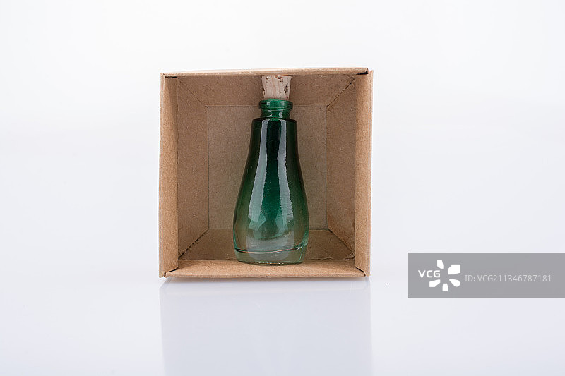 白色背景上的礼品盒特写图片素材