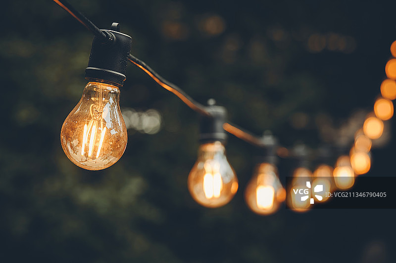 灯泡、耀眼的光芒、电力、户外、情感图片素材