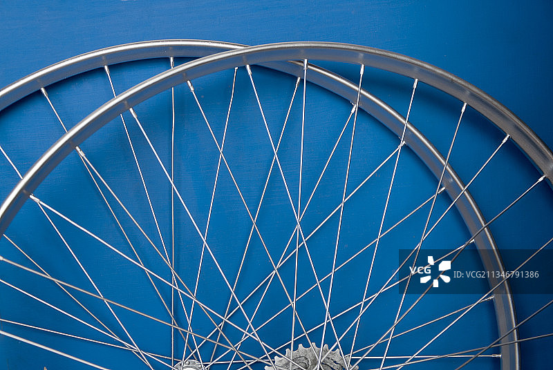 危地马拉湛蓝天空下的摩天轮低角度景观图片素材