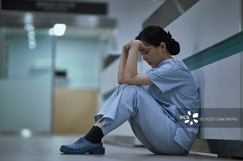 护士、看护、虐待、疲劳、压力、抑郁图片素材