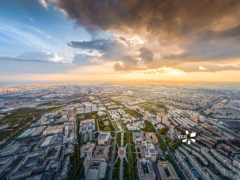 吉林大学的晚霞图片素材