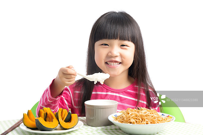 拿勺子喝粥的小孩子图片素材