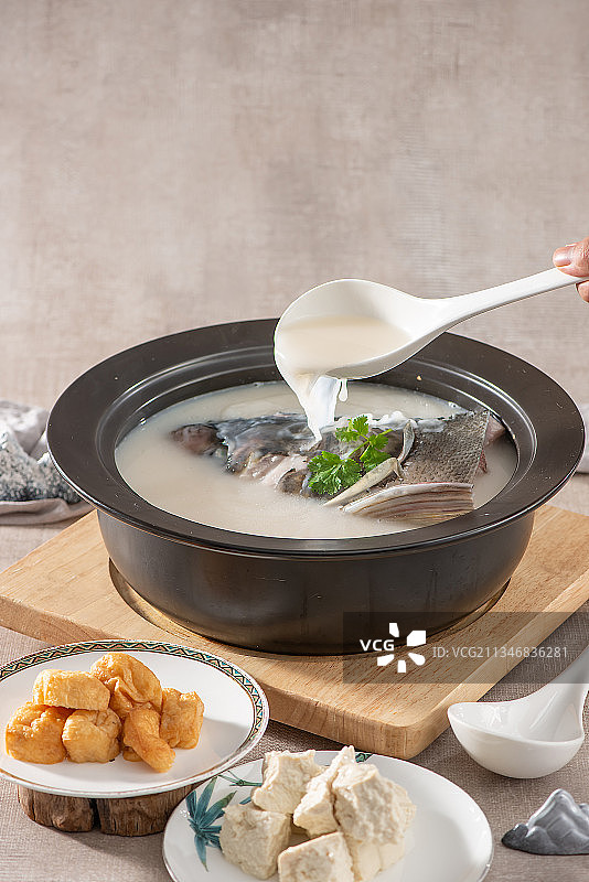 千岛湖鱼头砂锅图片素材