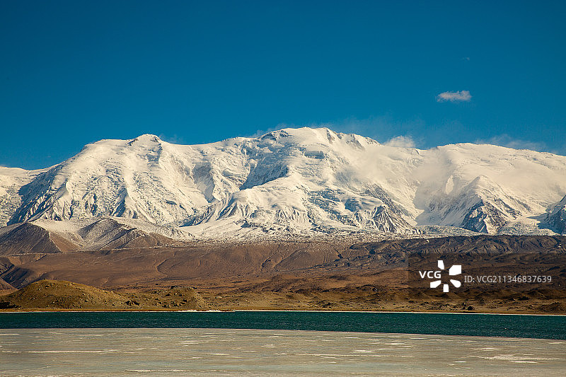 公格尔峰图片素材