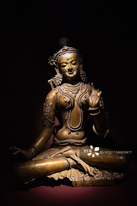 鎏金铜佛像图片素材