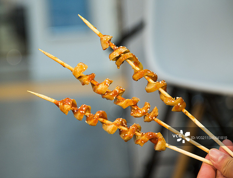 沾满酱汁的烤串图片素材