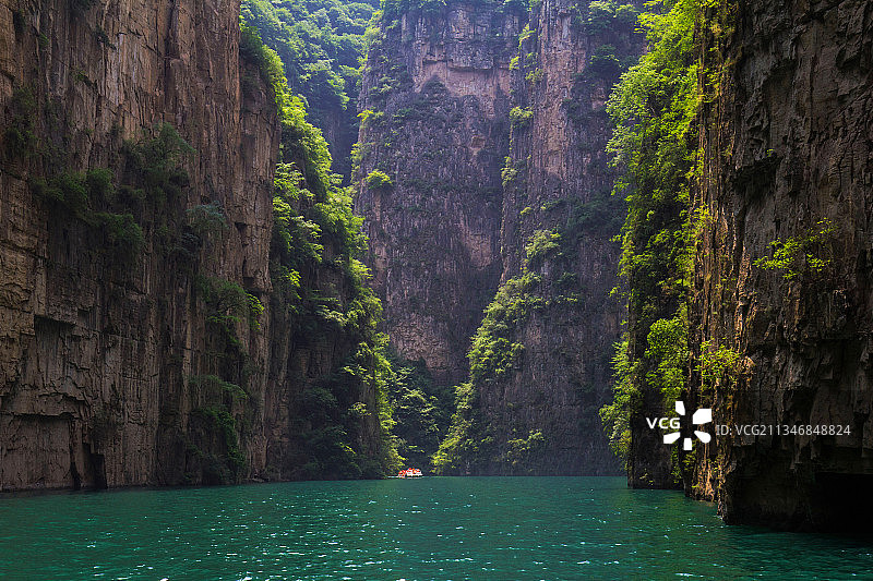 太行山八泉峡，山峭水绿图片素材
