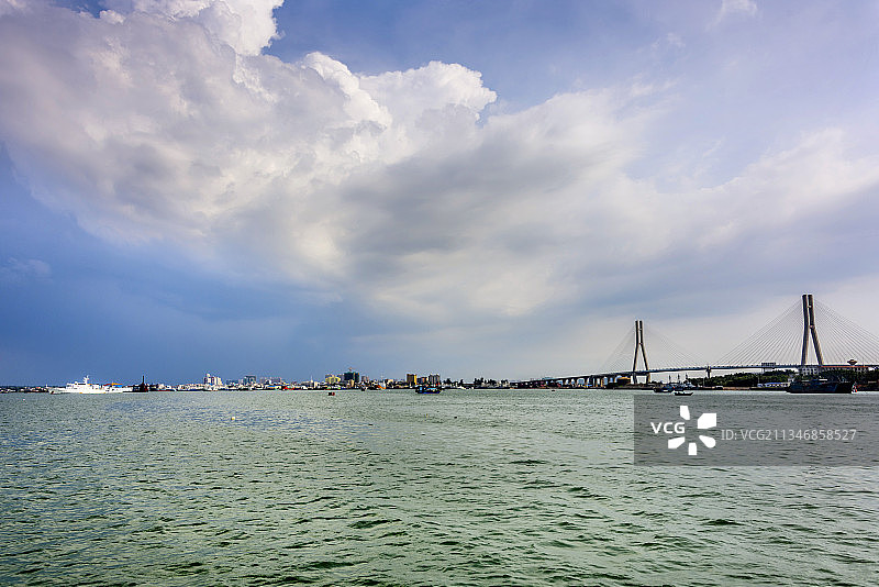 中国海南省儋州市湾洋浦大桥图片素材