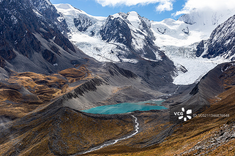 四川甘孜勒多曼因峰图片素材