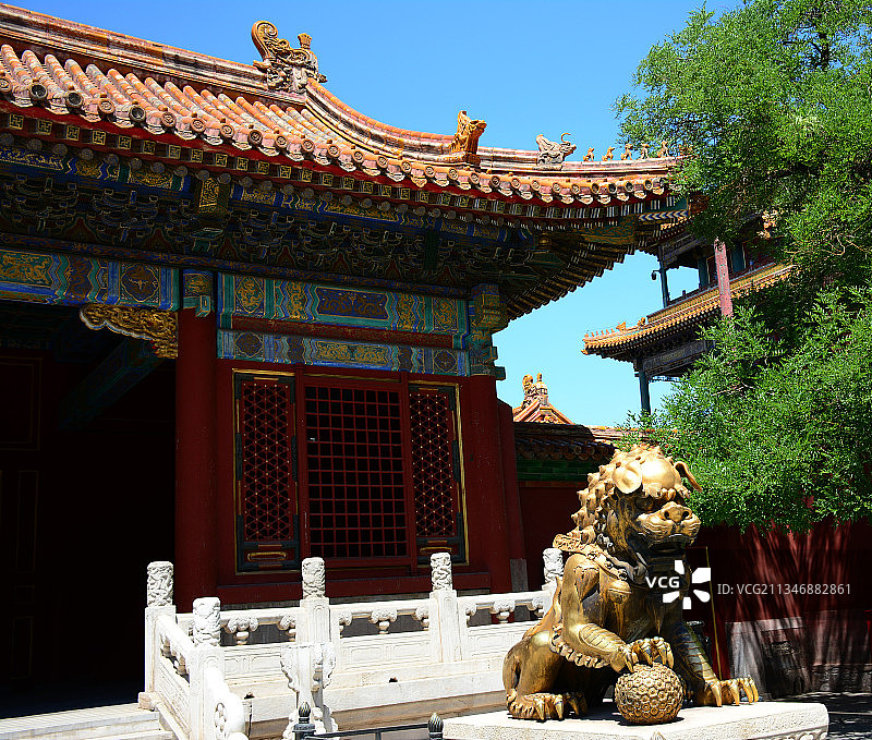 殿前的铜狮子图片素材