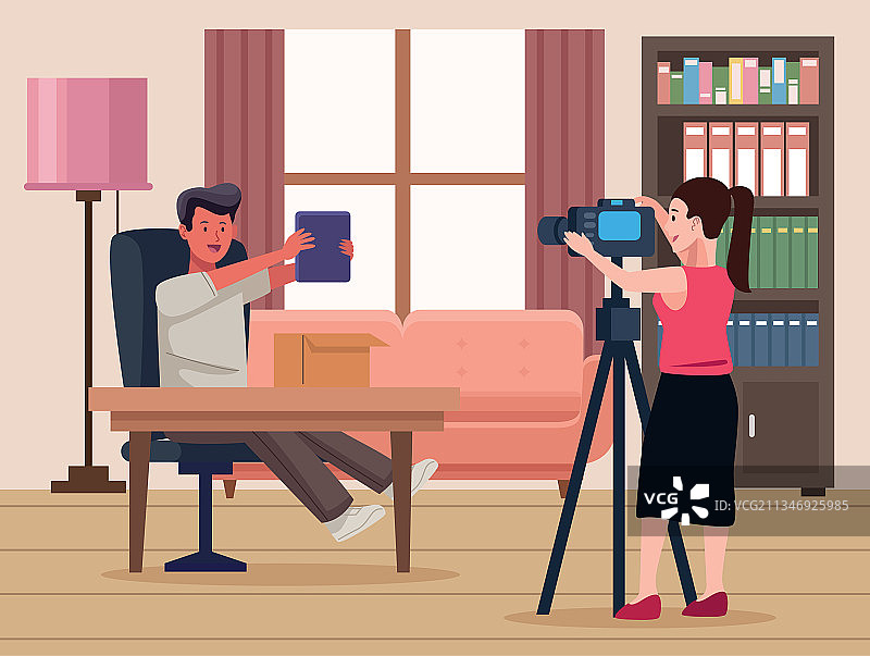 情侣在家中开箱图片素材