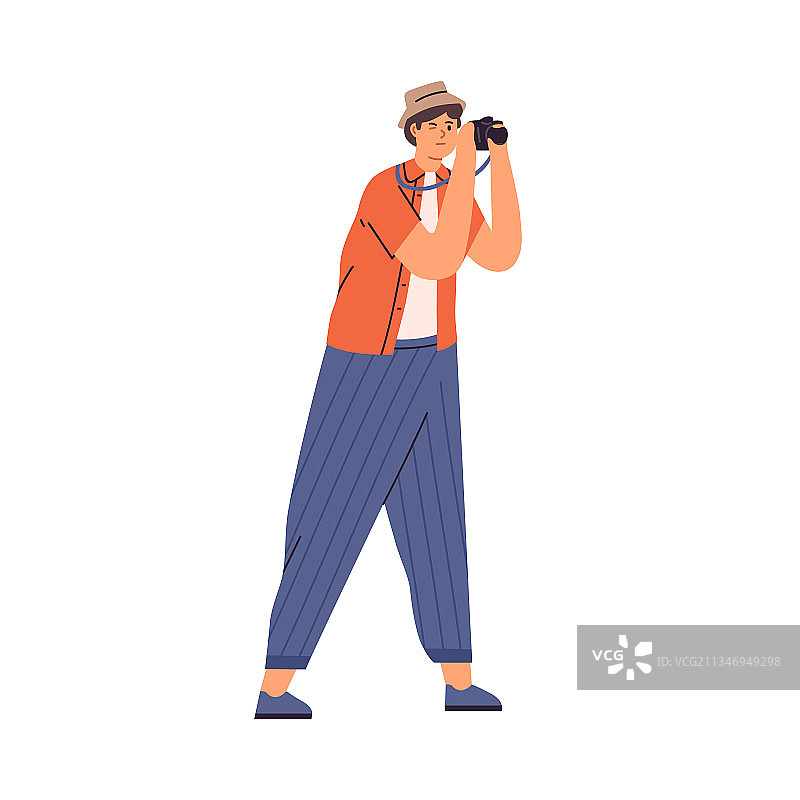 拿着相机拍照的年轻游客图片素材