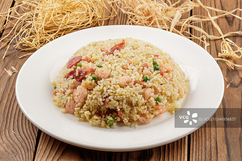 虾仁腊味蛋炒饭图片素材