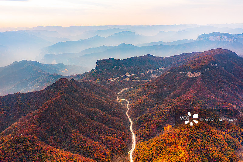 太行山秋天红叶航拍图片素材