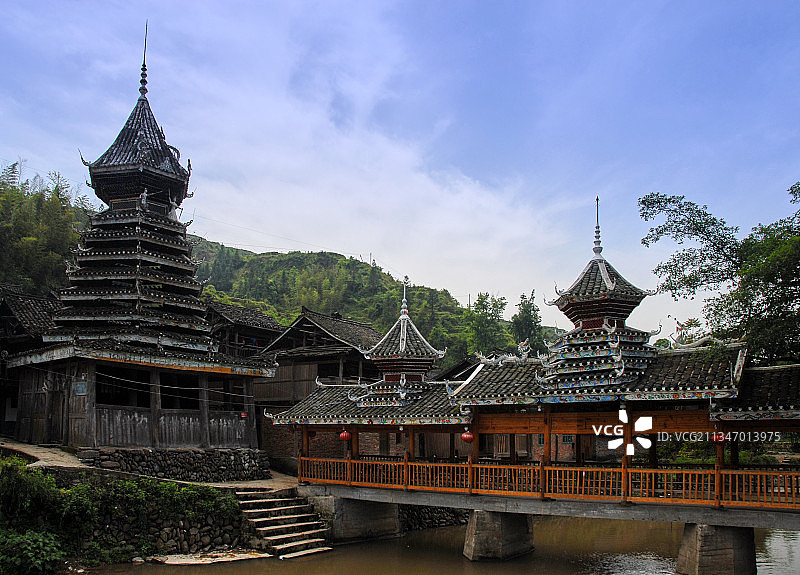 贵州省黔东南自治州从江县，平求侗寨，侗族，风雨桥，廊桥，鼓楼图片素材