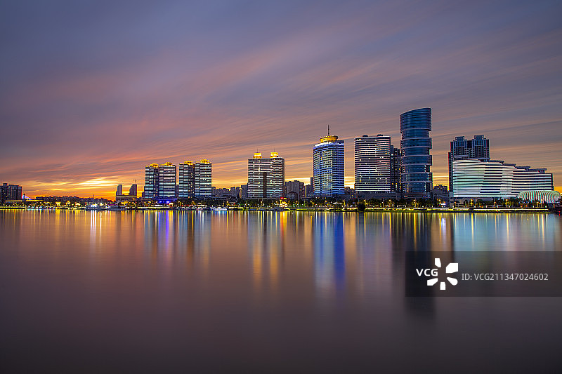 汉江襄阳晚霞火烧云城市风光图片素材