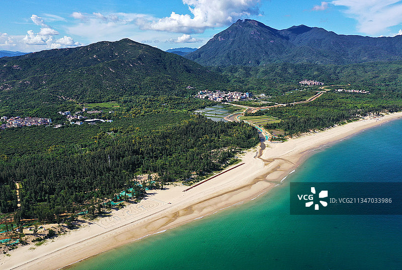 广东省深圳市大鹏新区西涌旅游度假区仙人掌沙滩情人岛航拍图片素材