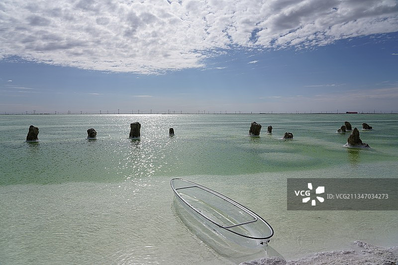 盐湖，玻璃船，透明船图片素材