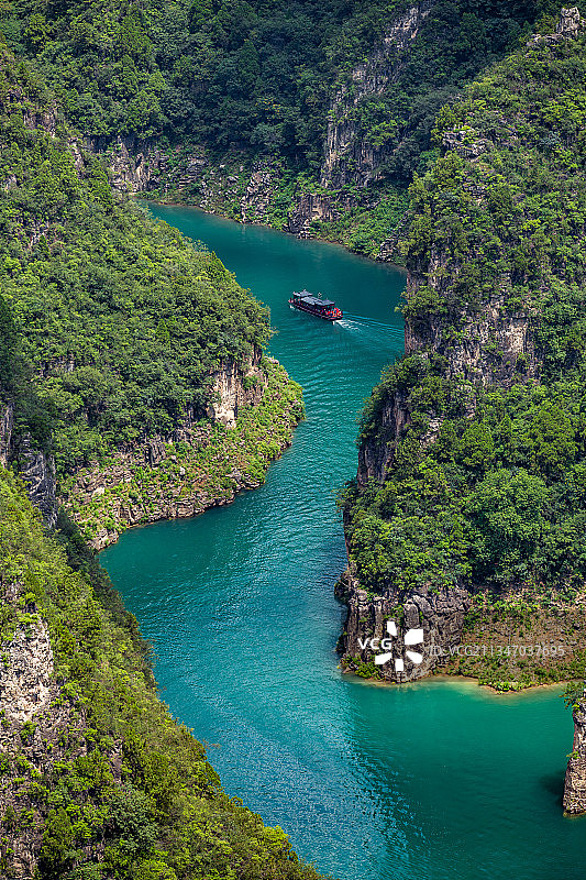 中国河南焦作夏季峰林峡风景区高视角俯拍图片素材