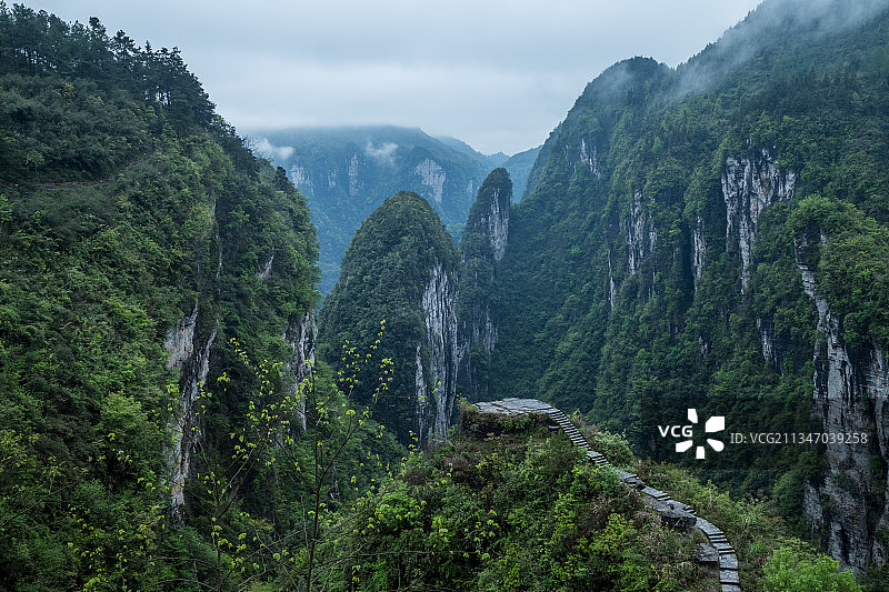 湖南湘西吉首的德夯苗寨问天台图片素材