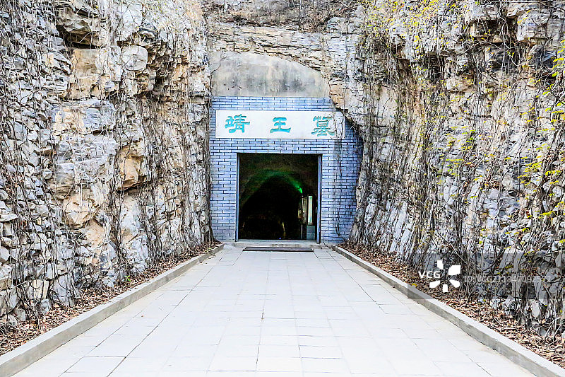 河北保定满城汉墓：靖王墓墓道入口图片素材