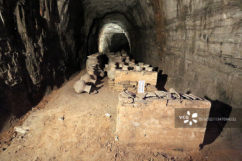 河北保定满城汉墓：窦绾墓南耳室（车马房）图片素材