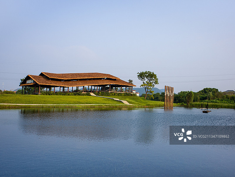 良渚古城遗址公园-房子和船图片素材