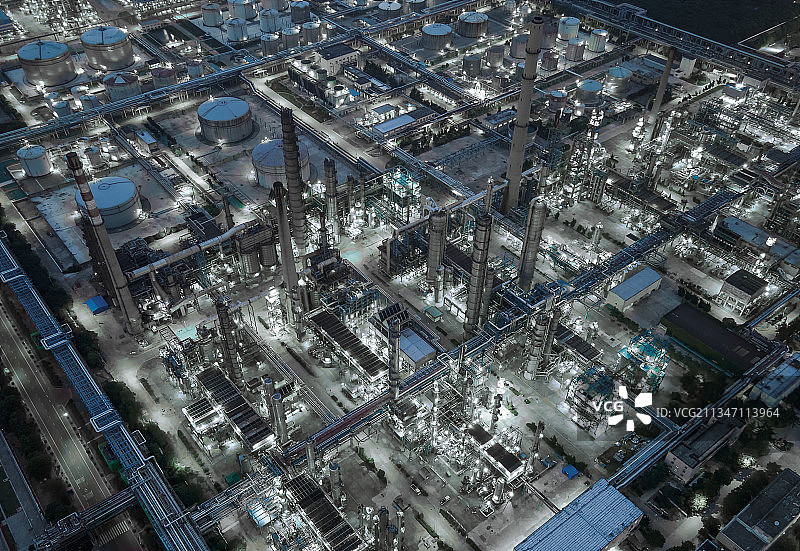 城市建筑中街道的高角度景观图片素材