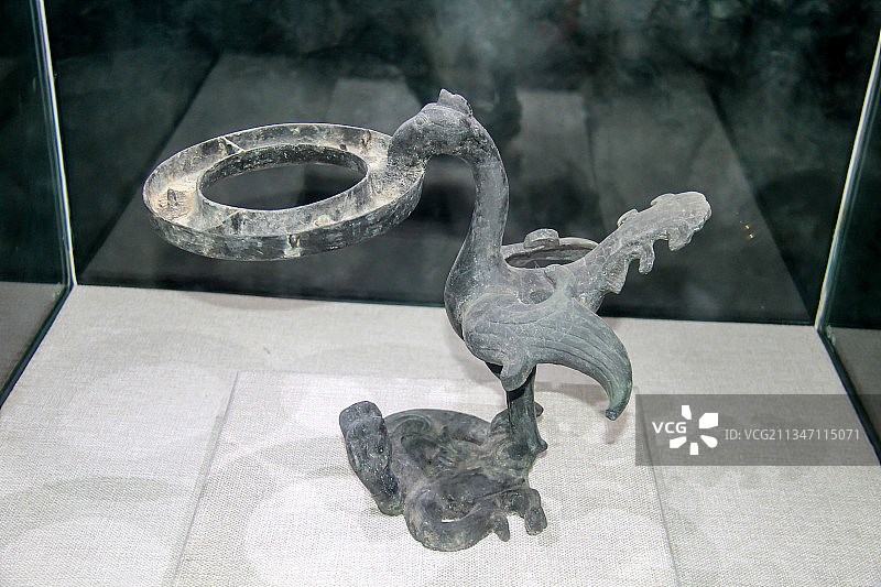 河北保定满城汉墓：窦绾墓出土铜朱雀灯图片素材