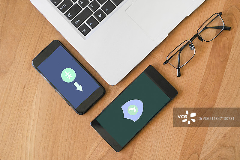 两个手机的移动支付转换图片素材